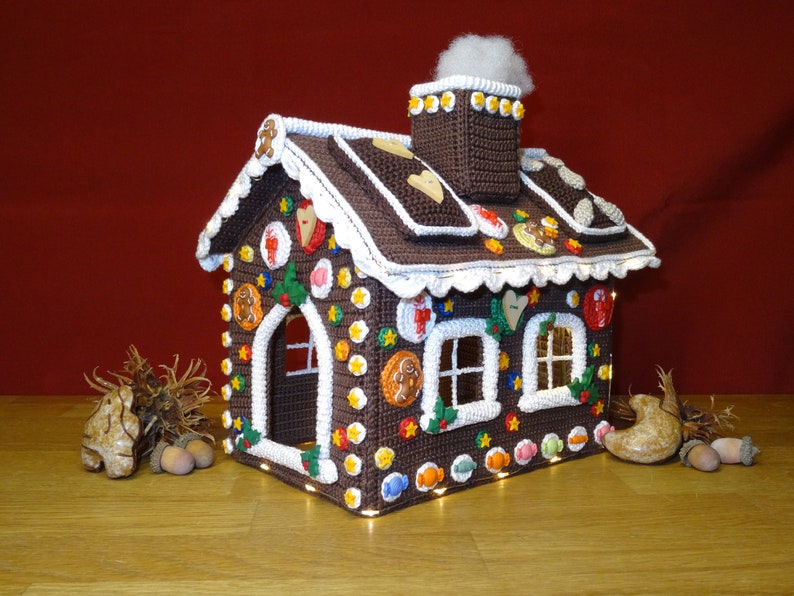 Gingerbread house crochet pattern image 1