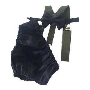 Tenue pour garçon Cake Smash, 1er anniversaire de garçon noir et vert, couvre-couche noir, noeud papillon, porte-jarretelles, bretelles de l&#39;armée, premier anniversaire de garçon, garçon