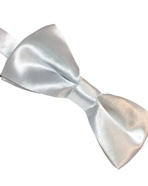 white bow tie, classic white bow tie, white baby bow tie, baby bow tie, toddler bow tie, white toddler bow tie, wedding boy tie, bow tie