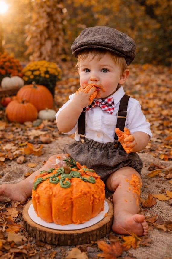 Light denim sitter set - baby boy photo prop - baby clothes - vintage style - flat cap - cake smash outfit