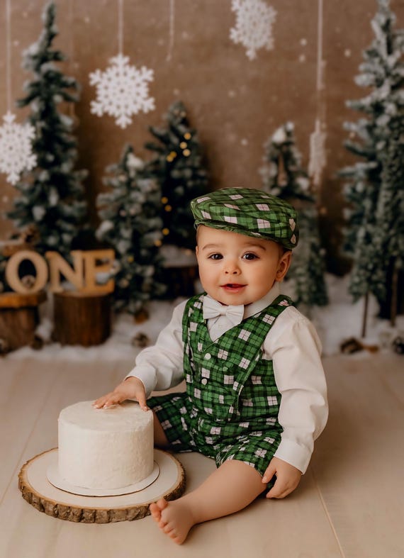 Boys red vest and bow tie Toddler boy vest Baby boy bow tie Infant vest boy Christmas outfit Page boy outfit Boy vest Toddler vest and tie