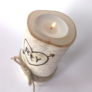 Personalisierter Kerzenhalter aus naturbelassenen Birkenholz, Rustikaler Teelicht kerzenhalter, Birkenzweig, Hochzeit Teelichthalter, rustikaler Mittelpunkt