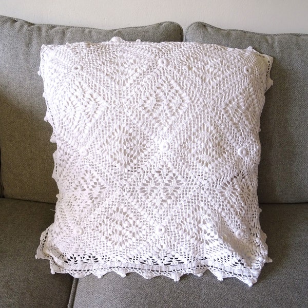 Grande housse carrée , crochetée , blanche , vintage ;