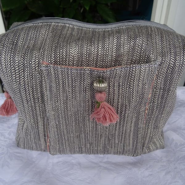 Trousse en tissu ameublement gris  , pour ranger portable , chéquier , portefeuille  et transférer de sac en sac  , pratique , cadeau ;