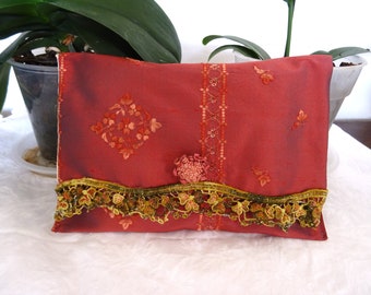 pencil case, pouch, in moiré silk, embroidered, dark pink, old fabric, lace braid, refined, ceremony;