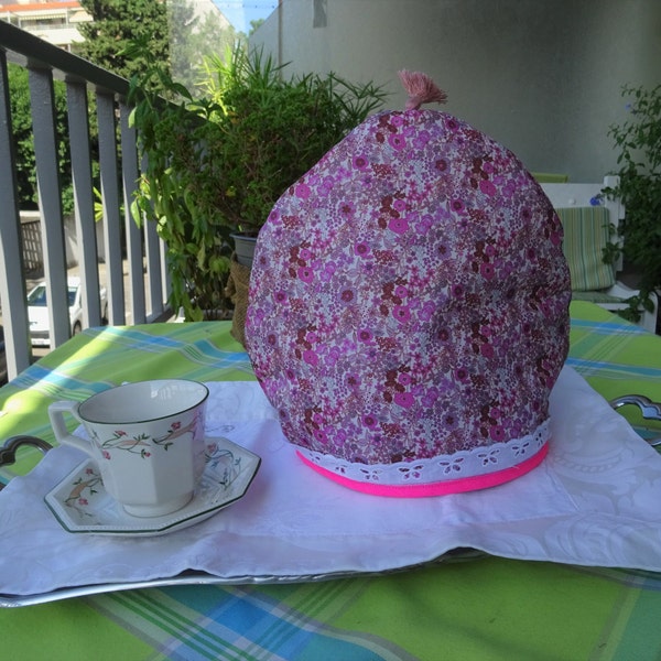 Couvre théière en liberty  , tissu anglais , rose, doublé ouatine , 7 /8 tasses  , pratique ;