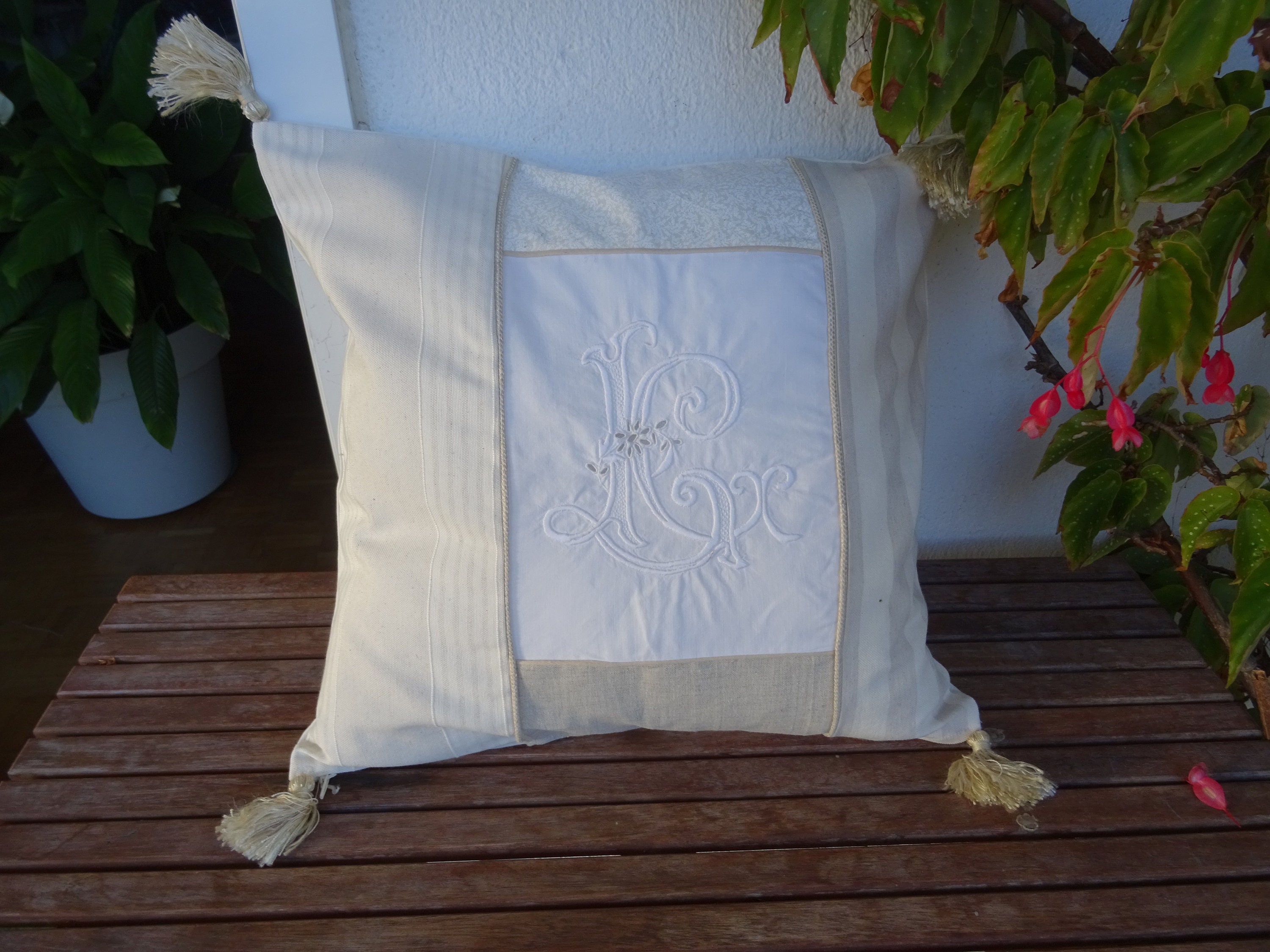 Housse de Coussin Carrée , Très Beau Monogramme Ancien Lins Galons Camaïeu D Écru Blanc Élégant Vint