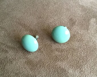Vintage Round Pastel Green Screw On Earrings, 3/4 in Diameter