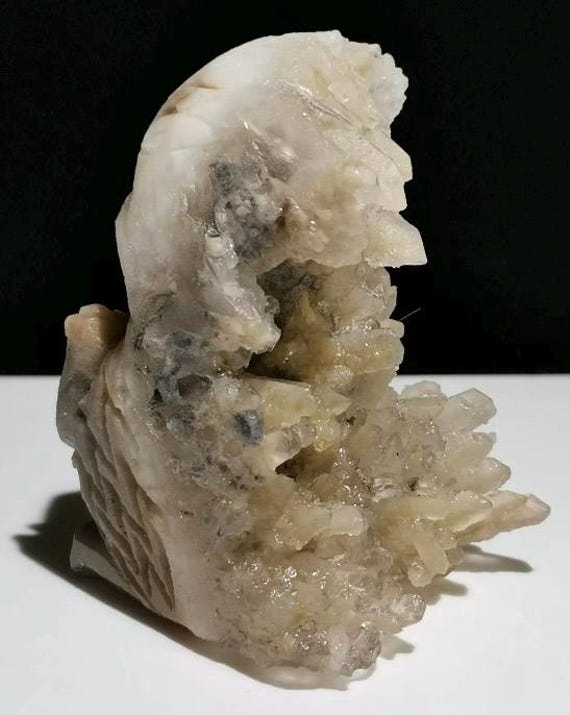 ハリネズミ　天然クリスタル生石　クラスター　彫物 140g 彫刻されたハリネズミの水晶クラスター - Etsy 日本