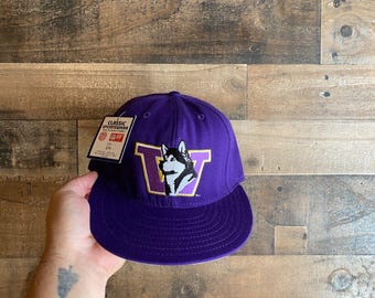 Washington Huskies Fitted Hat NEW Deadstock SZ 6 5/8 Adult USA Made Student Alumni Graduate Cap Classic Sportswear Vtg
