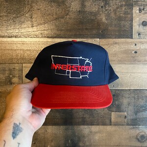 Interstate Snapback Hat Karte Marineblau Rot Weiß genäht 90er Jahre Y2K Dad Cap Herren Erwachsene KC Marke Vtg