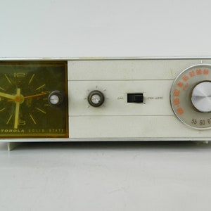 Antieke wekkerradio, vintage woondecoratie jaren 60, vintage werkende wekkerradio, vintage AM buizenradiowekker, Motorola zeldzame jaren 60
