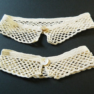 Vintage Crochet Beige Lace Collar,Pair of two Hand Knitted Buttoned Collars,Retro Handmade Collar,Vintage Fashion,Nostalgic Outfits