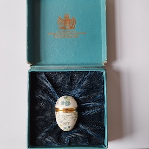 Vintage miniatuur porseleinen ei, Halcyon Days emaille verzamelbaar ei Trinket, Bilston & Battersea Antique, Made in England, aandenken Tiny Egg