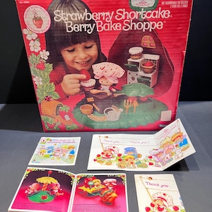 1980 Kenner Strawberry Shortcake Berry Bake Shoppe-Complete with Box