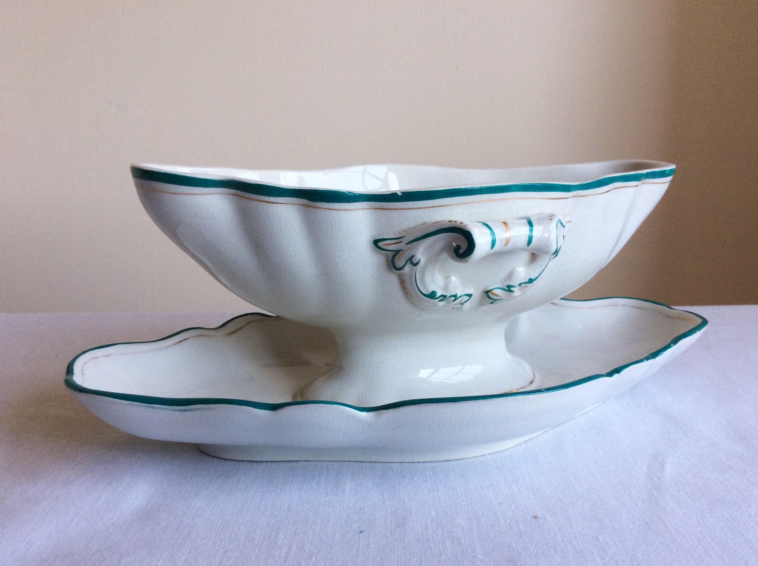 Français Gravy Boat, Un Bateau de Sauce Français Vintage Sarreguemines