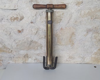Antique French grease gun, a large manuel brass pump with wood handle