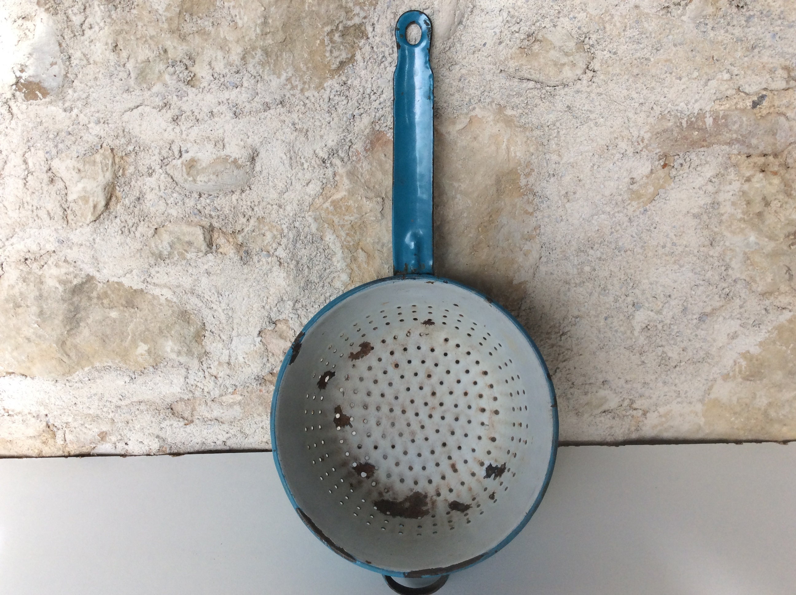 Français Tamis Émaillé, Une Passoire Bleue et Blanche Vintage