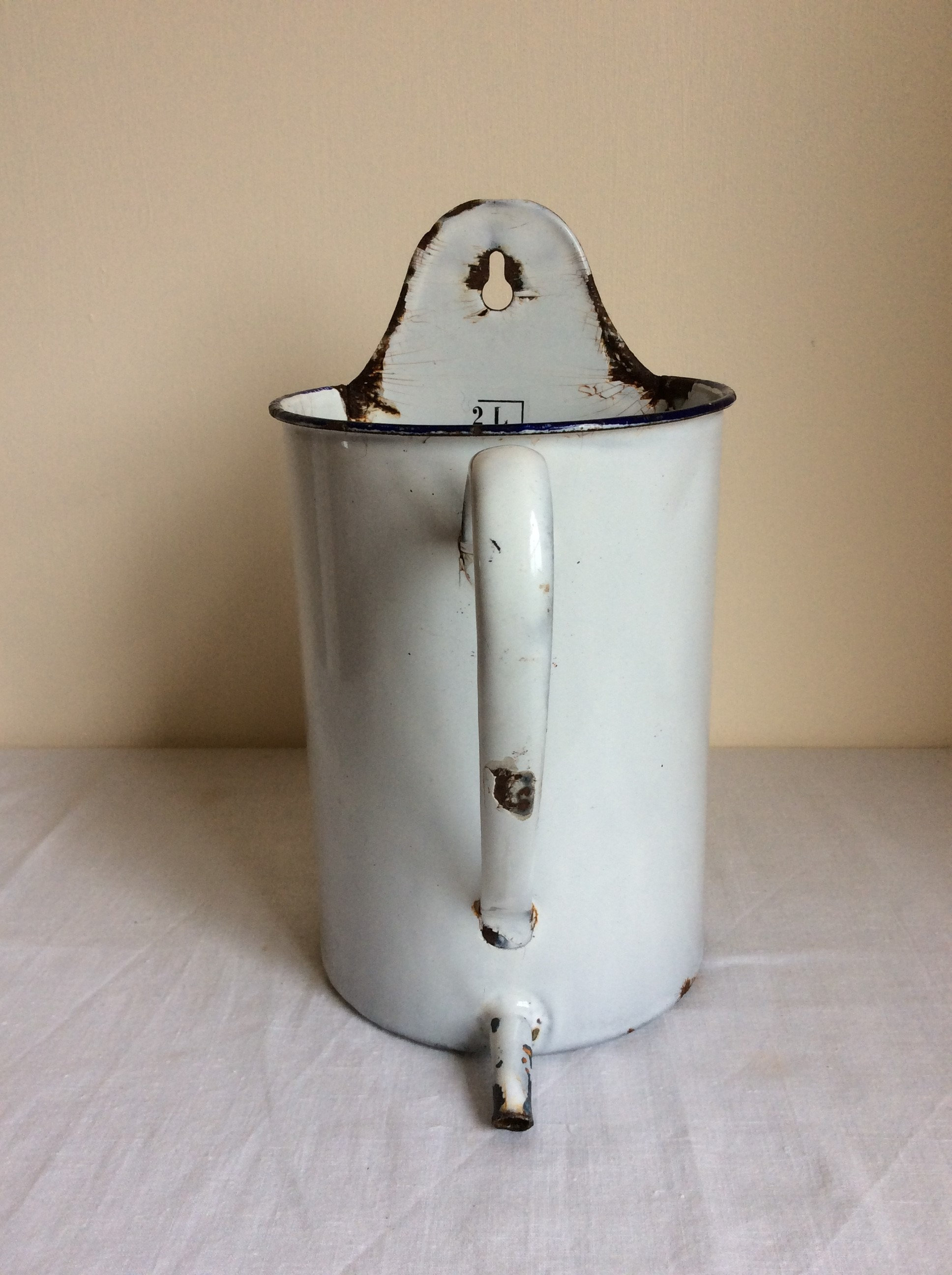 Français Pichet en Émail, Une Cruche Médicale Émail Blanc Vintage