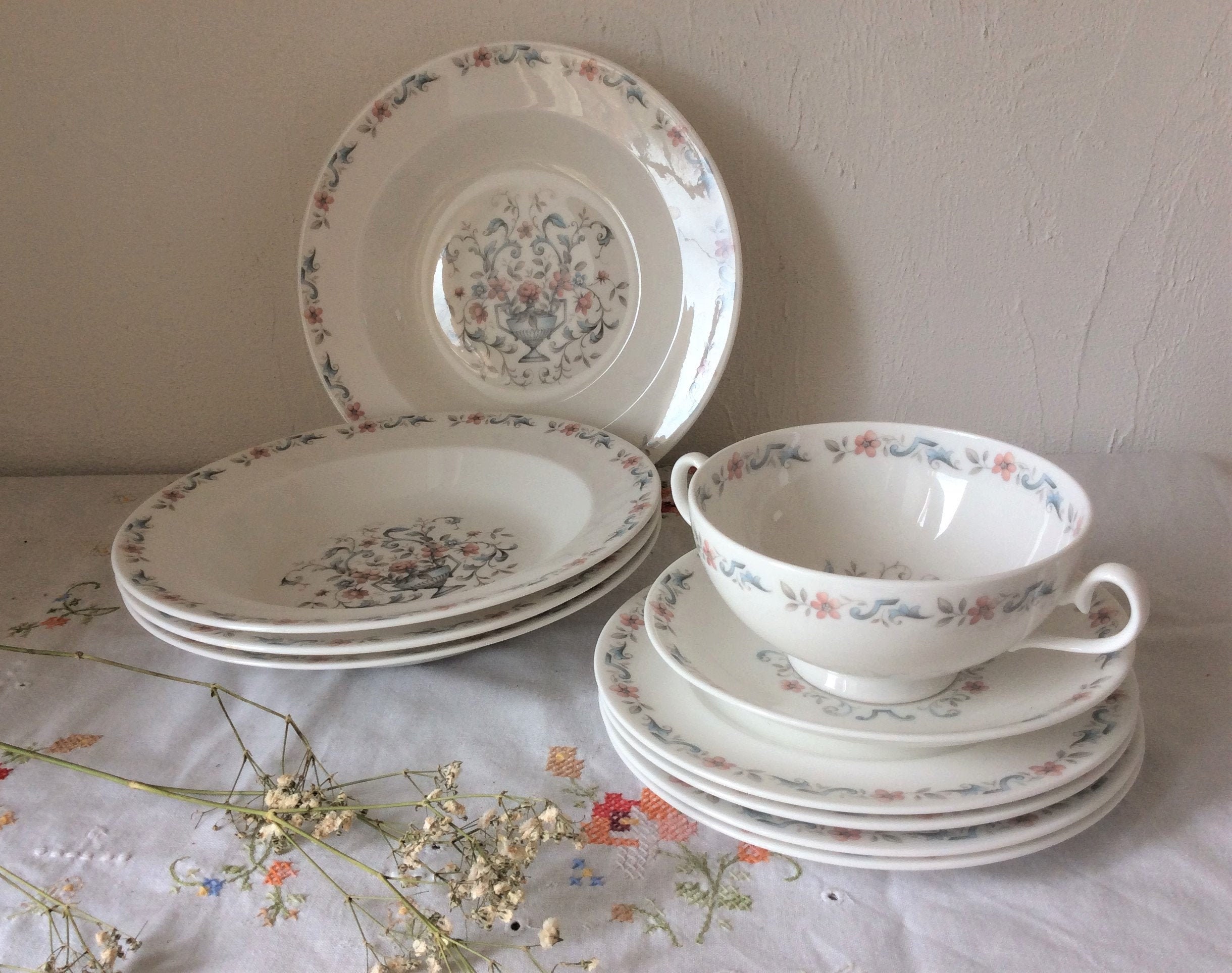 Vintage Ridgway Pavan plates bone china dinner and dessert plates