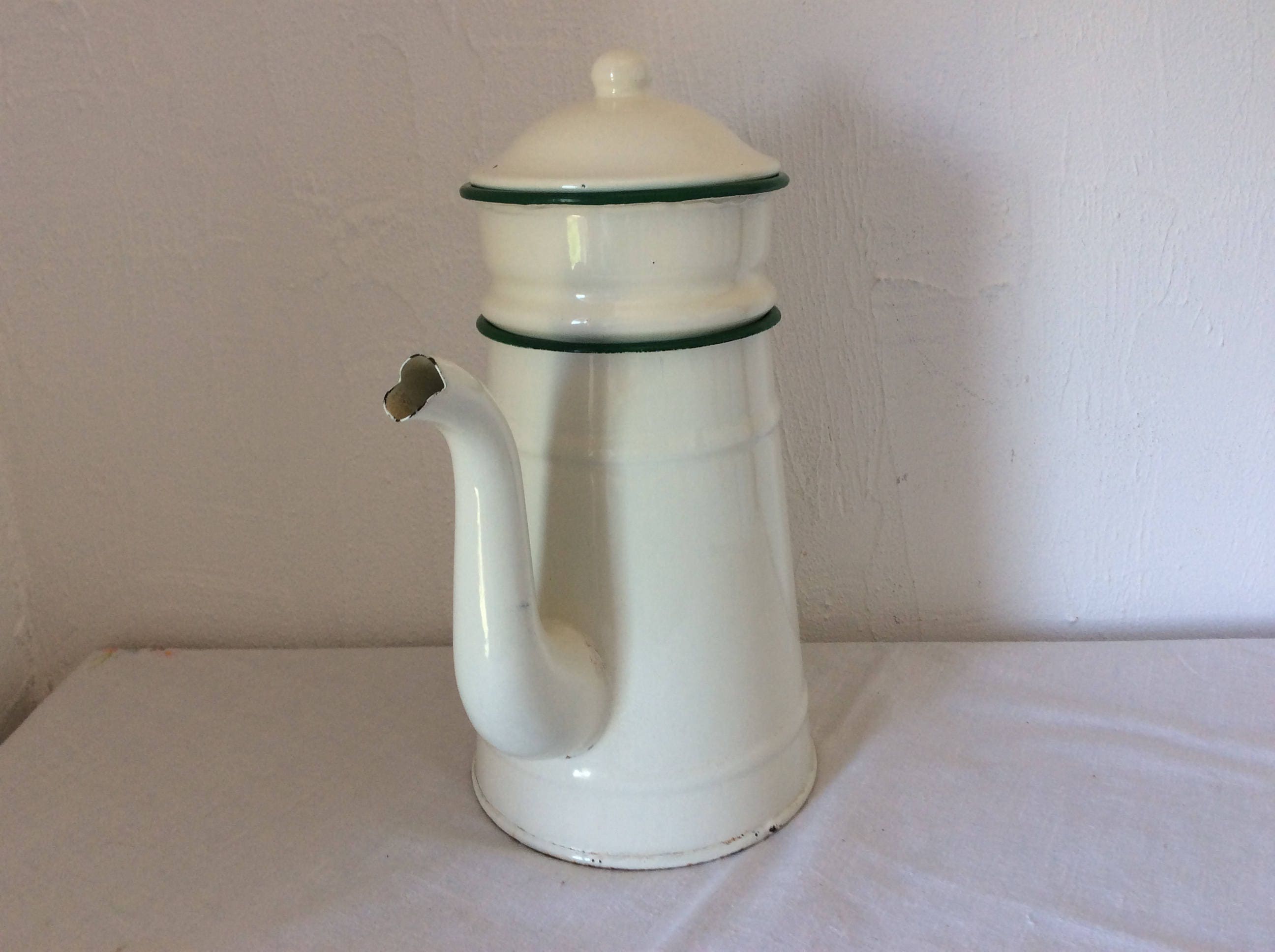 Cafetière Vintage, Un Pot d'émail Rustique Français