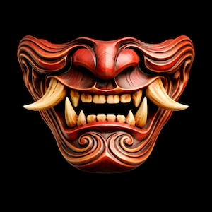 Puede incluir: Una detallada máscara de demonio japonés roja con prominentes colmillos y dientes. La máscara presenta intrincadas tallas y una expresión amenazante, sobre un fondo negro. El diseño de la máscara incluye patrones arremolinados y una superficie texturizada.