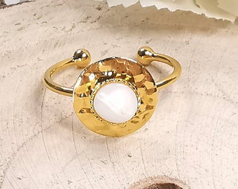 Bague réglable dorée à l'or fin avec une pierre en nacre naturelle blanc