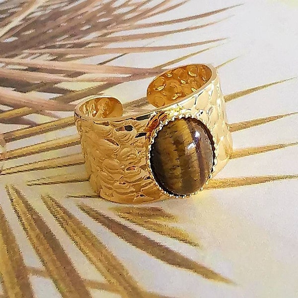 Bague réglable dorée à l'or fin avec un cabochon en pierre semi-précieuse œil de tigre