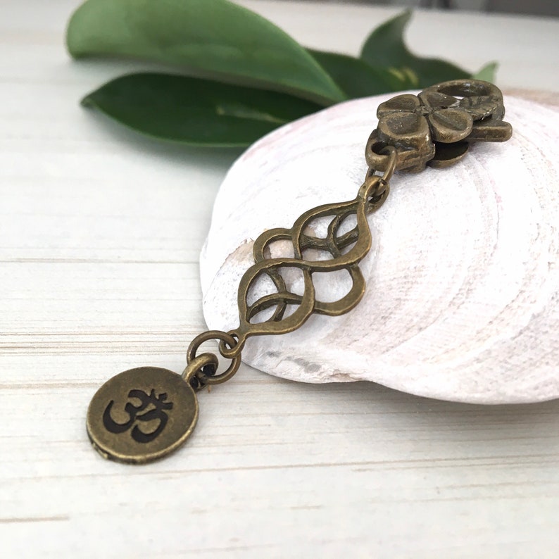 OM Yoga Lover Keychain Namaste Zen Accessories Namaste Gift for Teacher Charm Bag Meditation Keychain Light Namaste Gift Flower image 3