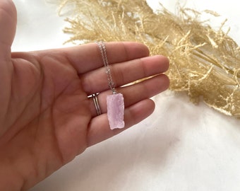 Lavender Kunzite, Reiki Jewelry, Necklace Kunzite AAA, Minimalist Nugget, Valentine Gift, Fine Stone from Brazil, Heart Chakra, Meditation