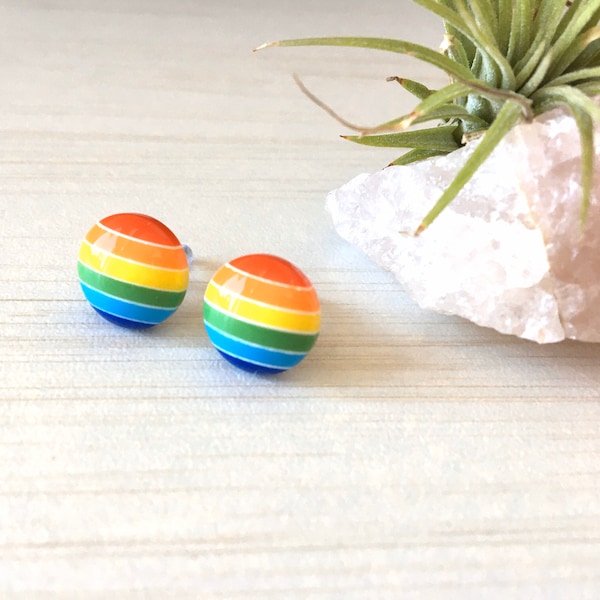 Ça Va Bien Aller, Puce Arc-en-Ciel, Cabochon Colorée 12mm, Cadeaux pour Elle, Boucle d'Oreille Ronde, Arc-en-Ciel Ligné, Puce Rouge Orange