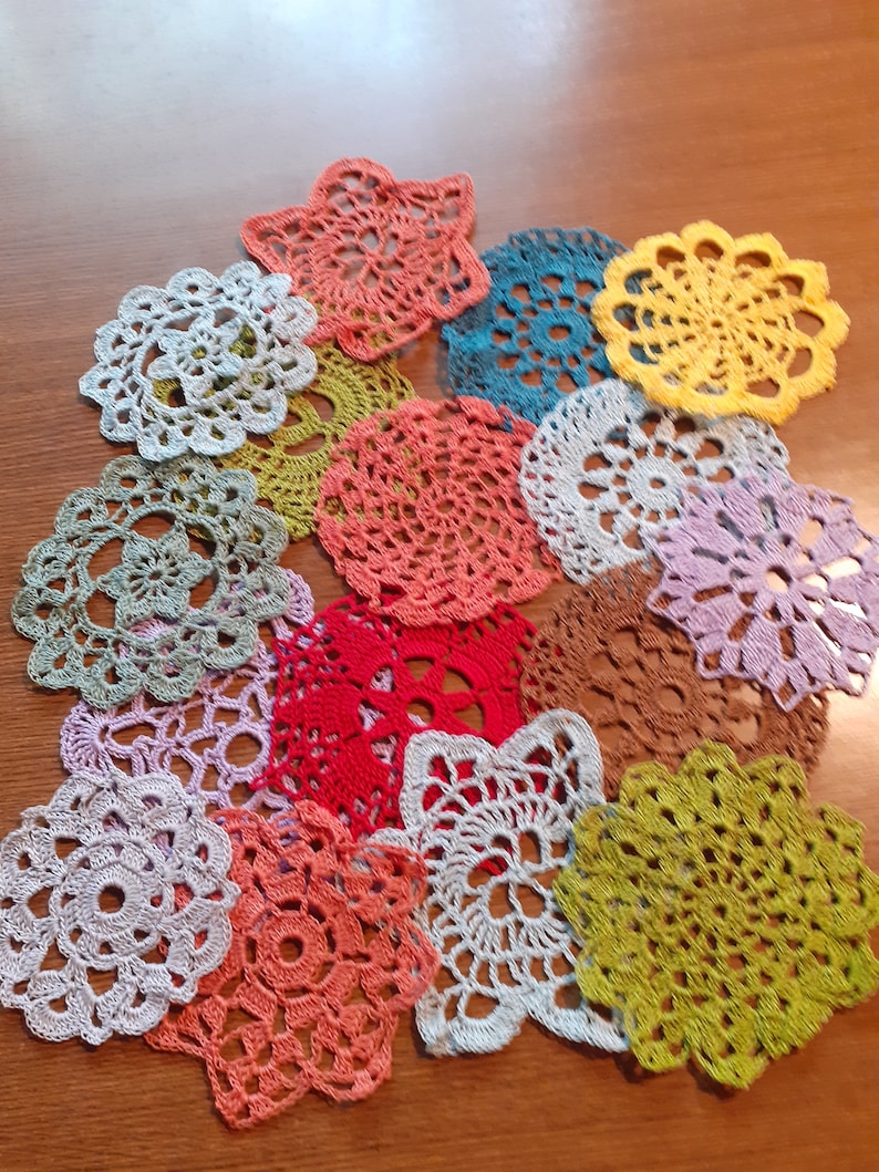 10 colorful crochet doilies image 1