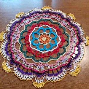 Colorful crochet blanket, 2 different models + a free doily