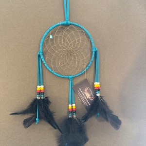 Attrape-rêves Apache Nation : cuir turquoise, accents de plumes