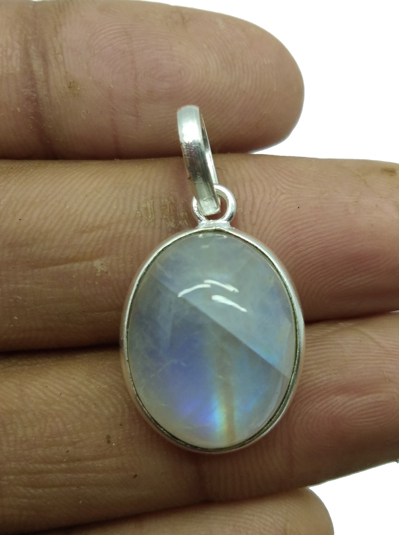 PN29 Very High Quality Stylish Natural Blue Fire Rainbow Moonstone Silver Plated Pendant 19x15x8 mm Oval /& Smooth weight in 20.9 ct