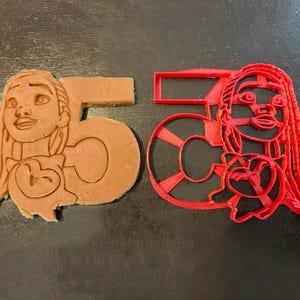 Wish Cookie Cutter with the number 5. Asha and Star in one design. 5th year cookie cutter. Play-Doh, fondant