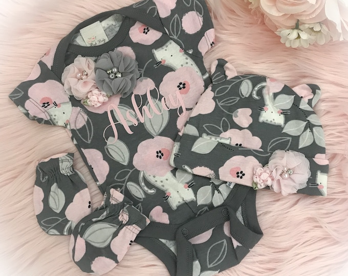 Sample Sale, Newborn Personalized Romper with the name Lily