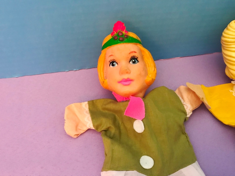Vintage Lot of 2 Queen Childrens Hand Puppets