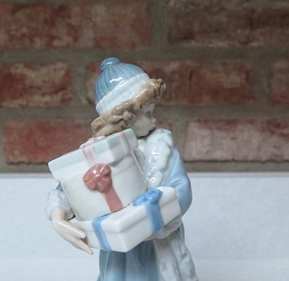 Vintage Retired NAO LLADRO 