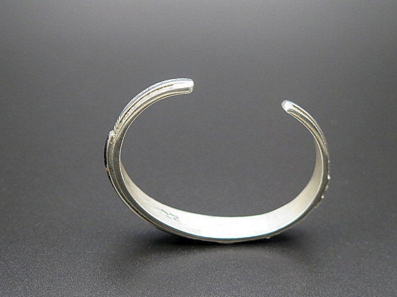 Vintage Native American Hand Carved Sterling Silver Cuff Vintage Native American Hand Carved Sterling Silver Cuff