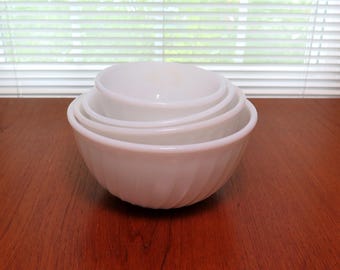 Vintage Anchor Hocking Fire King Milk Glass Nesting White Bowls/Set of Four