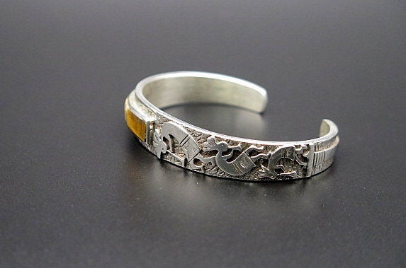 Vintage Native American Hand Carved Sterling Silver Cuff Vintage Native American Hand Carved Sterling Silver Cuff