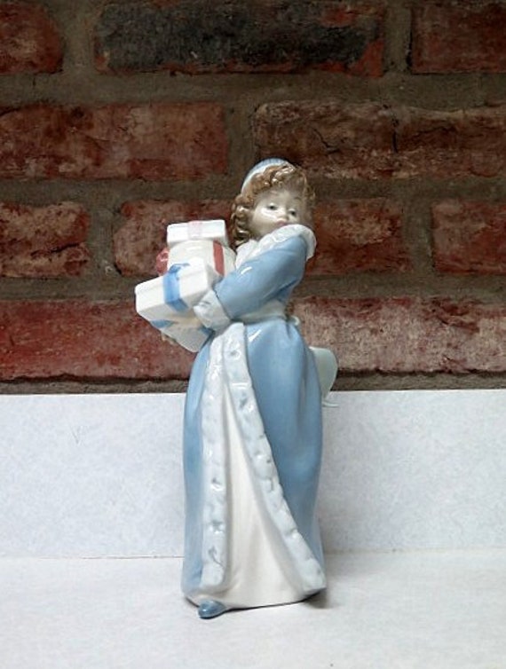 Vintage Retired NAO LLADRO 