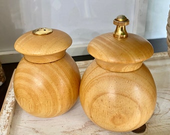 Mr. Dudley Salt Shaker Pepper Mill/Vintage Kitchen/Solid Wood/Brass Kitchen utensil/Mid Century Style