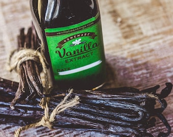 Homemade Vanilla Extract Kit with Organic Madagascar Vanilla Beans - Includes Vanilla Beans, Labels, 8.5 oz Glass Bottle, Lid & Instructions