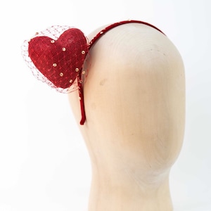 Roter Herz Fascinator, Roter Cocktail Hut, Valentinstag Fascinator, Partyhut, Brautjungfer Kopfschmuck, Hochzeit Fascinator, Herz Stirnband
