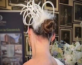 Ivory feather wedding hair comb,off-white wedding hairpins,brides hair comb,bridesmaids headdress,white accessory,party hair comb