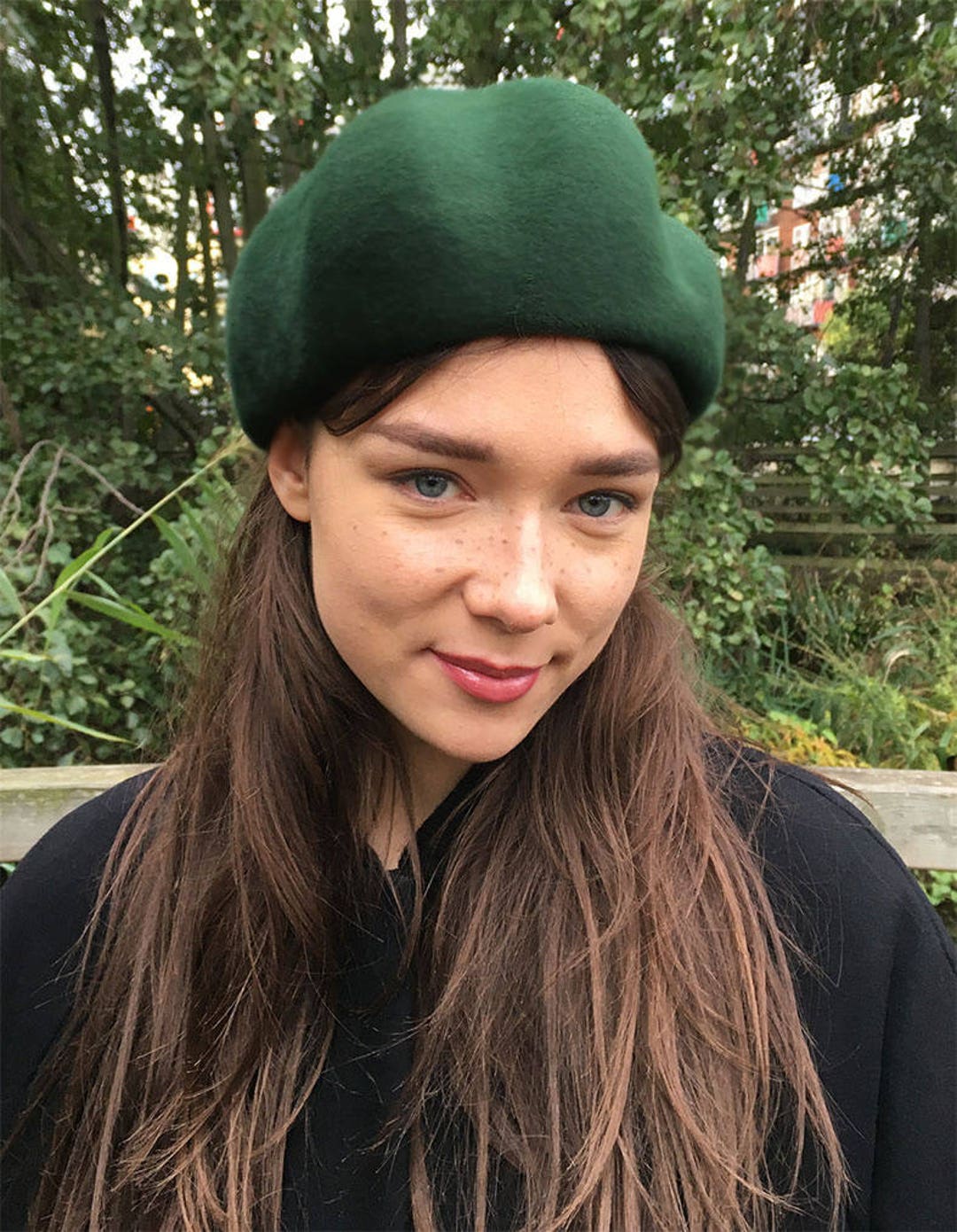 PLAYFUL 1960\'s IVORY FELT BERET WITH GREEN/BROWN FEATHERS betmar | Accessories | Betmar New York Beret Hat Womens One  main image 3
