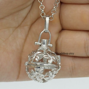 1 pc Filigrane Creux Fleur Cage Médaillon Mexicain Bola Boule Médaillon Pendentif Aroma Parfum Huile Essentielle Diffuseur Parfumé Collier Bijoux