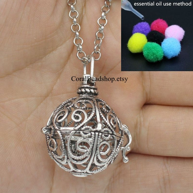 Aromatherapy Essential Oil Diffuser Necklace Hollow Flower Locket Round Pendant